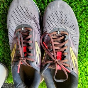 COPY - BROOKS-WOMENS SIZE 11
